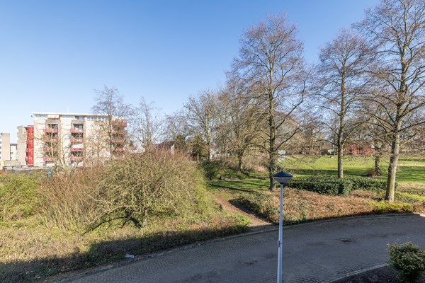 Foto - Te koop: Hoekwoning met garage, tuin, veel licht en mogelijkheden